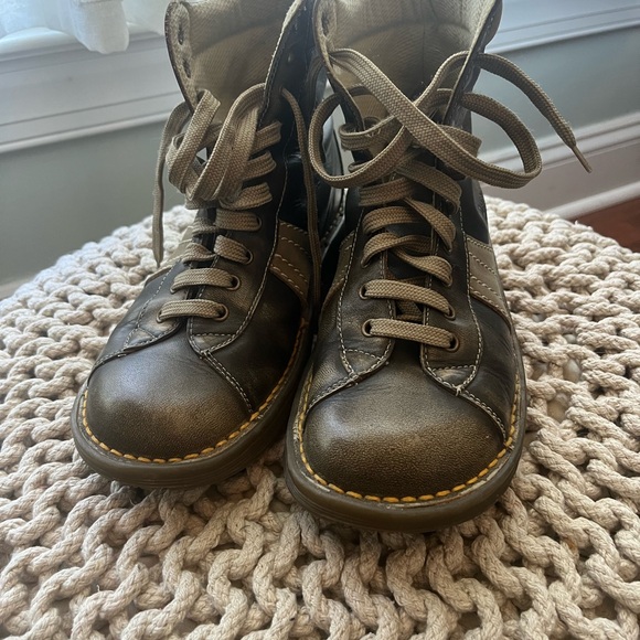 Dr. Martin Pebble Ankle Boots, Size 7. Like new. - Picture 9 of 10